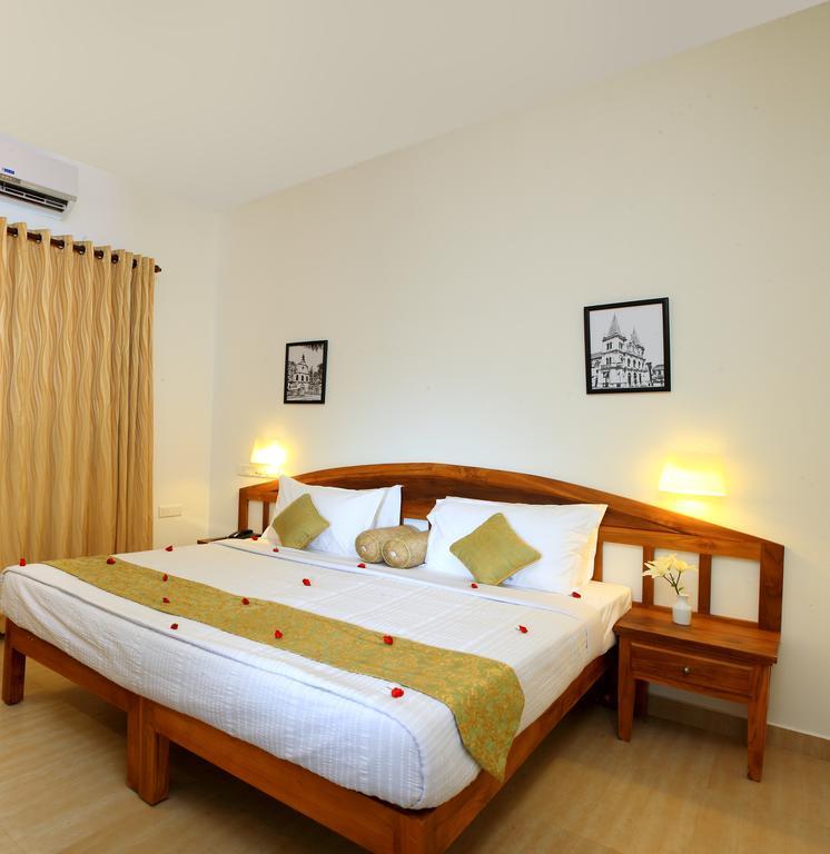 Abad Pepper Route Hotel Kochi Bagian luar foto