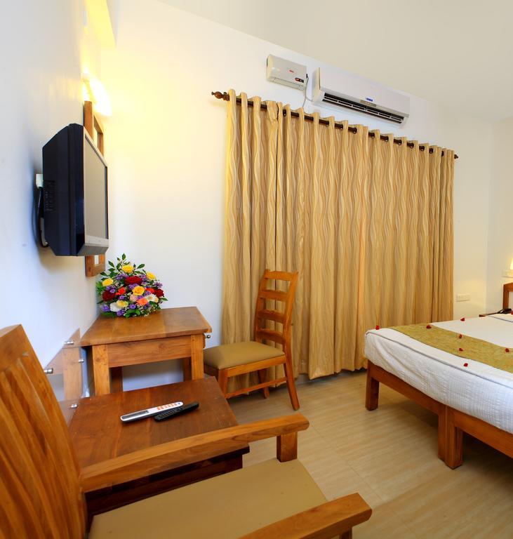 Abad Pepper Route Hotel Kochi Bagian luar foto