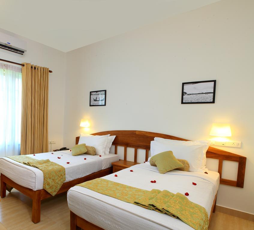Abad Pepper Route Hotel Kochi Bagian luar foto