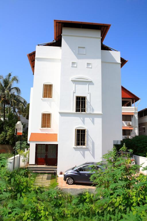 Abad Pepper Route Hotel Kochi Bagian luar foto