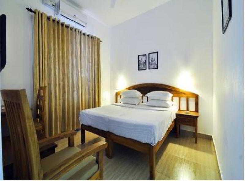 Abad Pepper Route Hotel Kochi Bagian luar foto