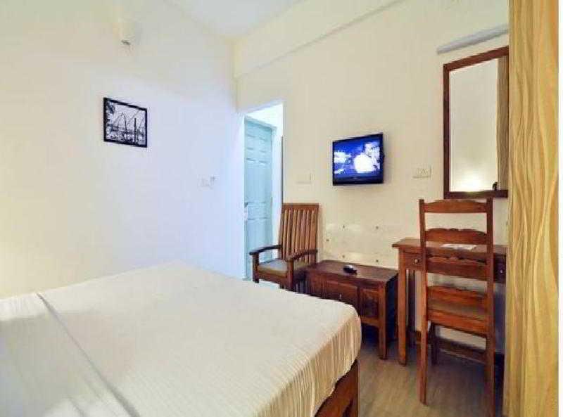 Abad Pepper Route Hotel Kochi Bagian luar foto