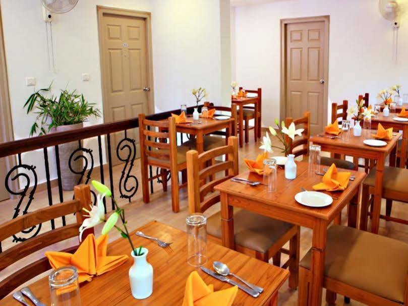 Abad Pepper Route Hotel Kochi Bagian luar foto