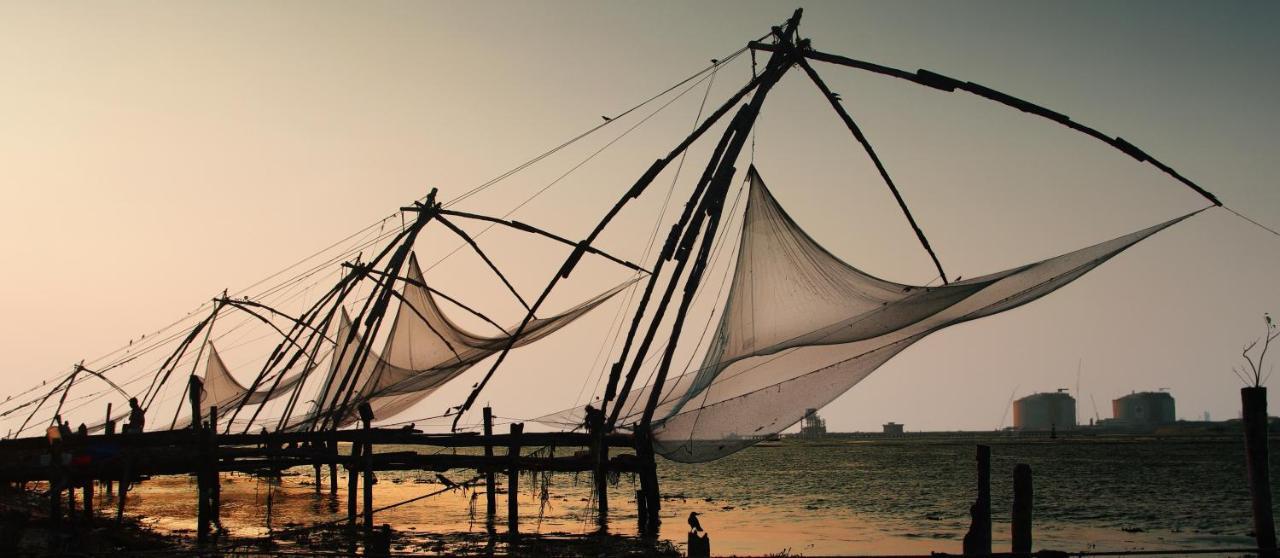 Abad Pepper Route Hotel Kochi Bagian luar foto